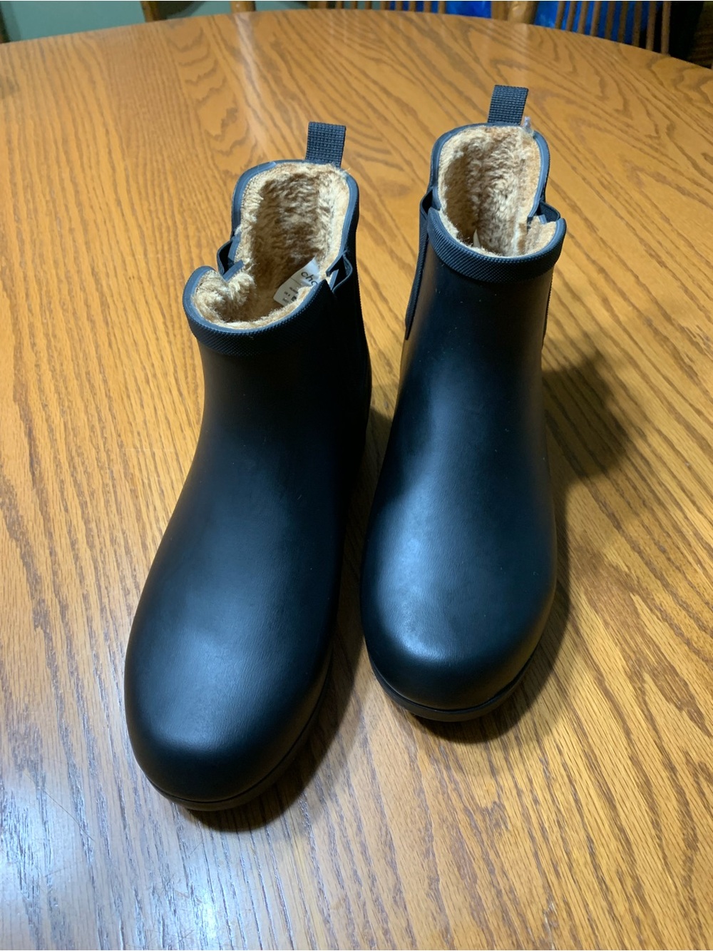 Ladies chooka rain boots in size 10.